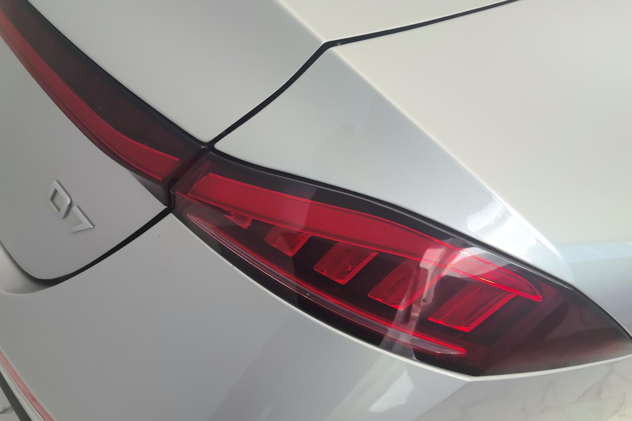 Roewe D7 DMH 2025 125 Champion