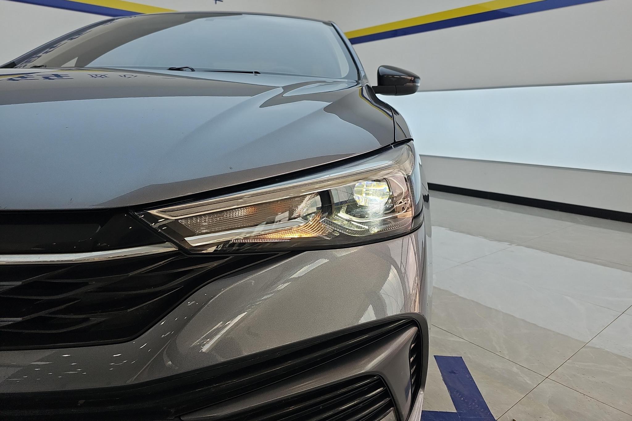 Roewe i5 2021 1.5L CVT Black Gold
