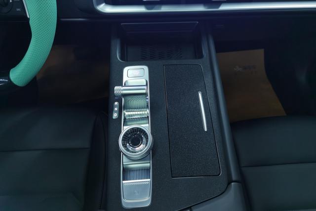 BAIC BJ30 2024 1.5 T DHT 4 WD — фото 14