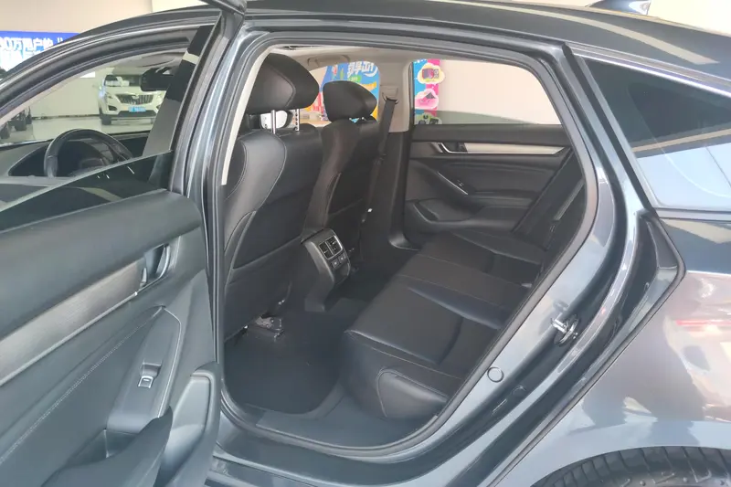 Honda Accord — фото 12