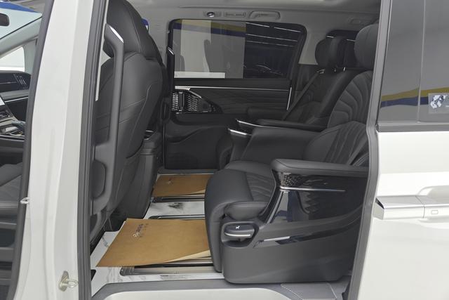 Trumpchi M8 2024 2.0 TGDI — фото 15