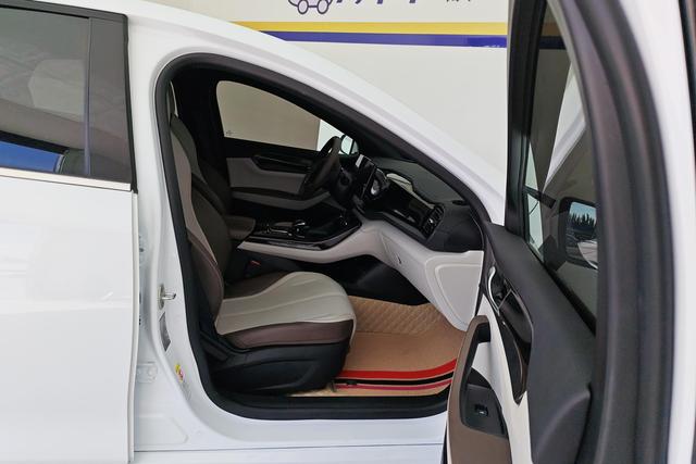 BYD QIN PLUS Hybrid 2024 — фото 12