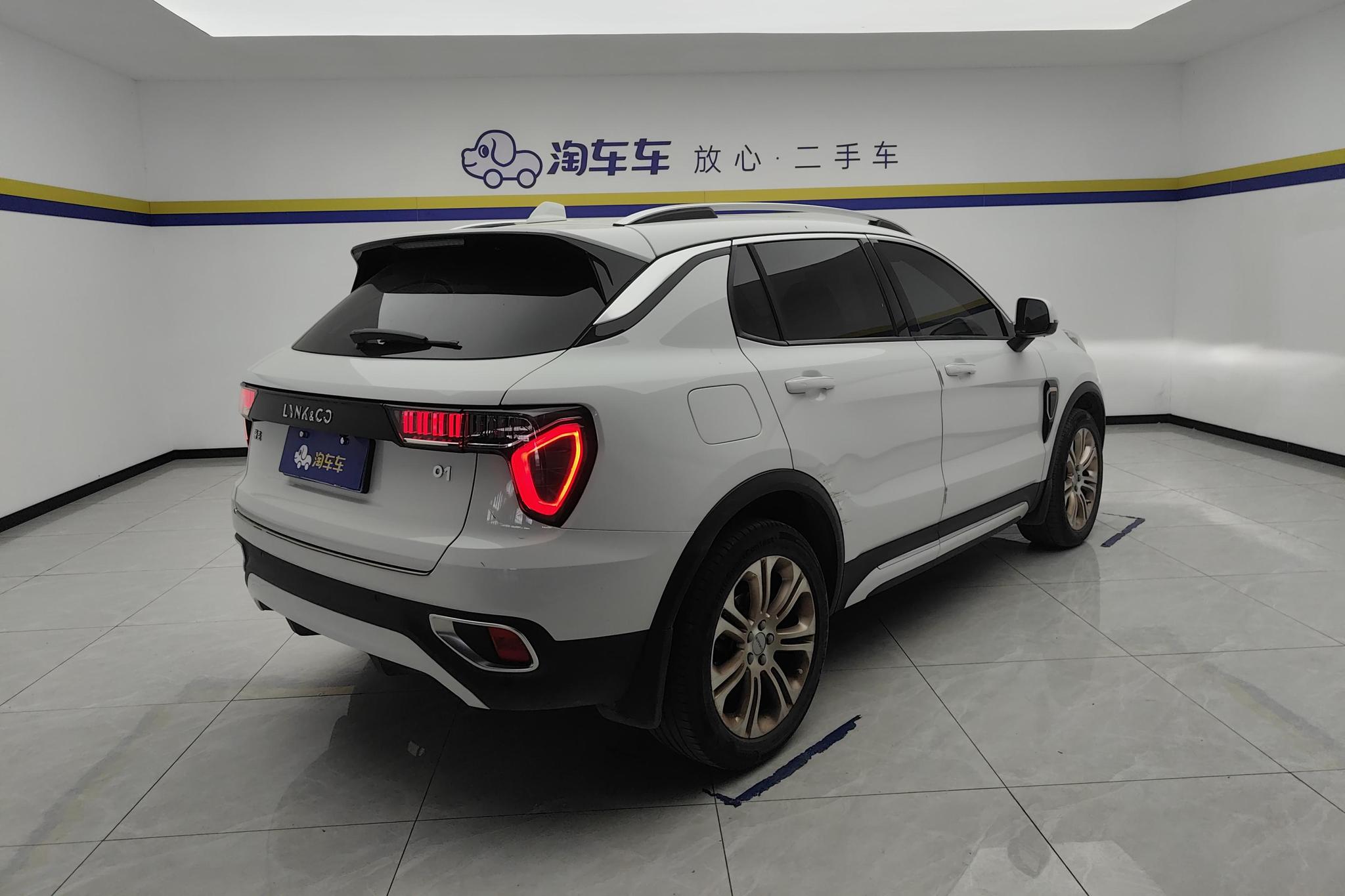 Lynk & Co 01 2017 2.0T Pro