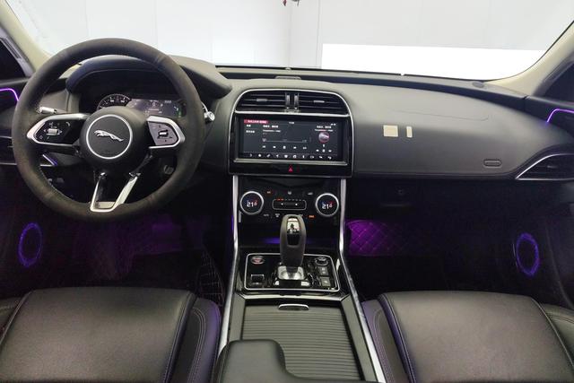 Jaguar XEL 2020 2.0 T 200 PS S — фото 11