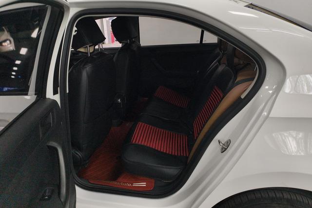 Volkswagen Santana 2016 1.6 L MT — фото 15