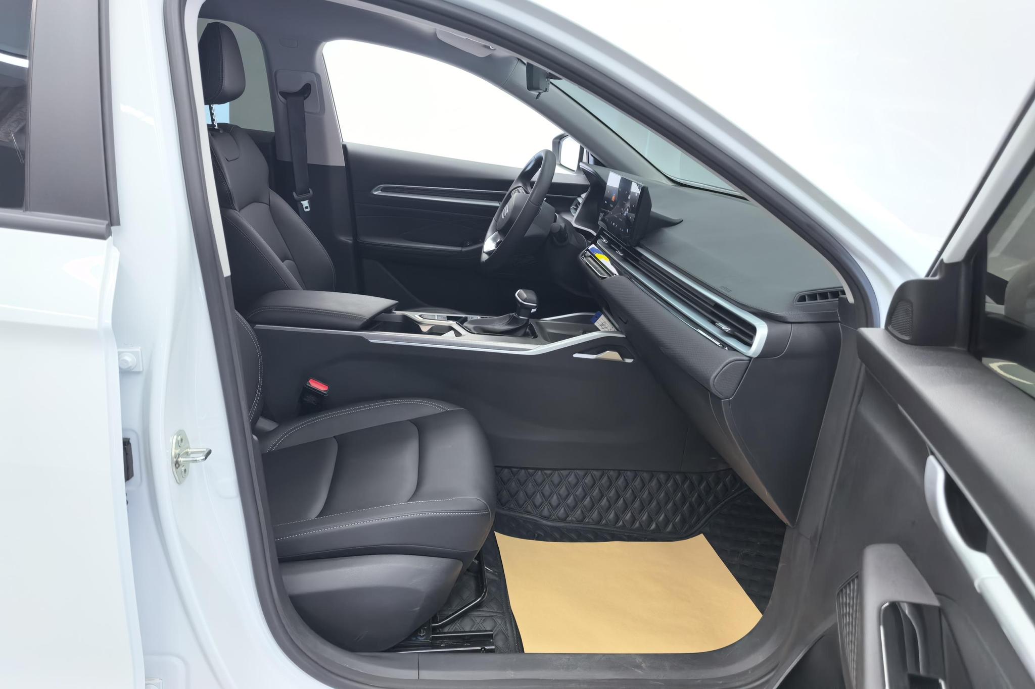 Geely Emgrand 2025 4 1.5L CVT