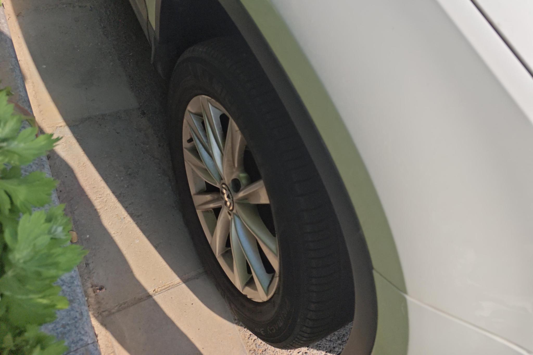 Volkswagen Tiguan 2015 1.8TSI AT Comfort