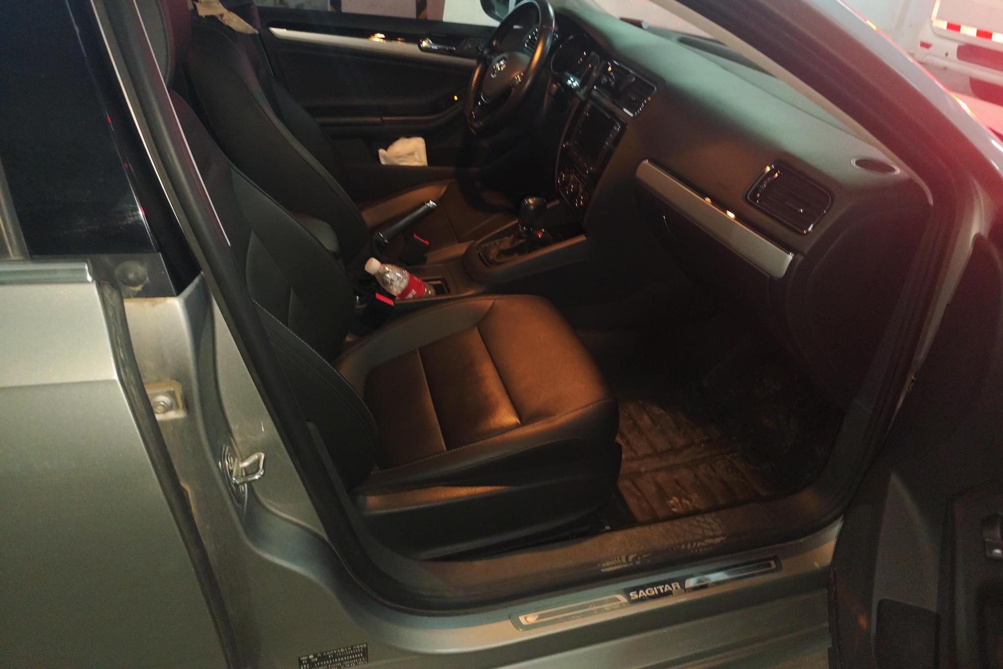 Volkswagen Sagitar 2017 1.6L AT Comfort