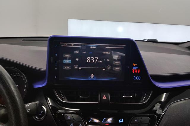 Toyota C-HR 2020 2.0 L — фото 11