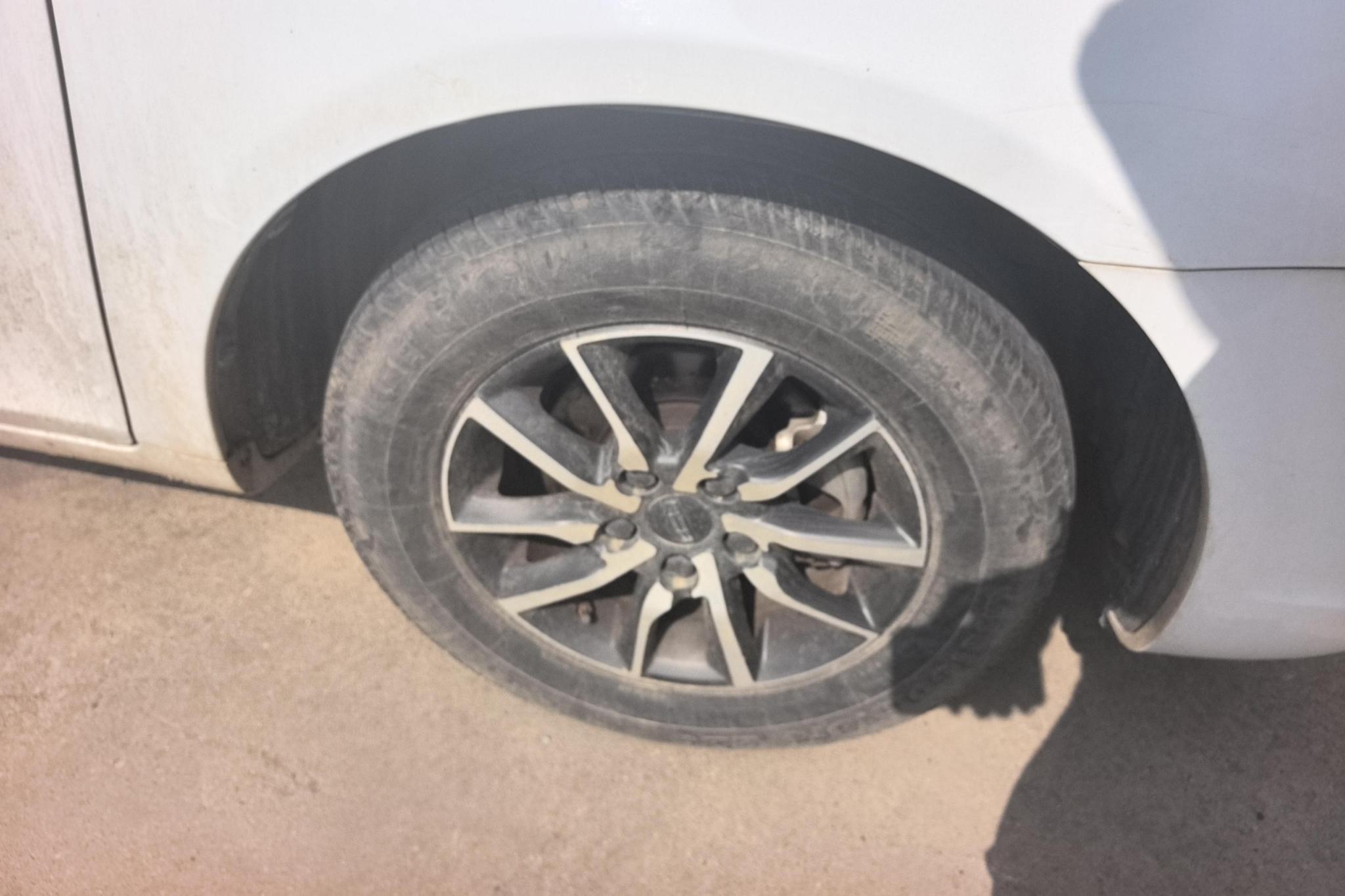 Geely Emgrand 2019 1.5L MT Luxury V