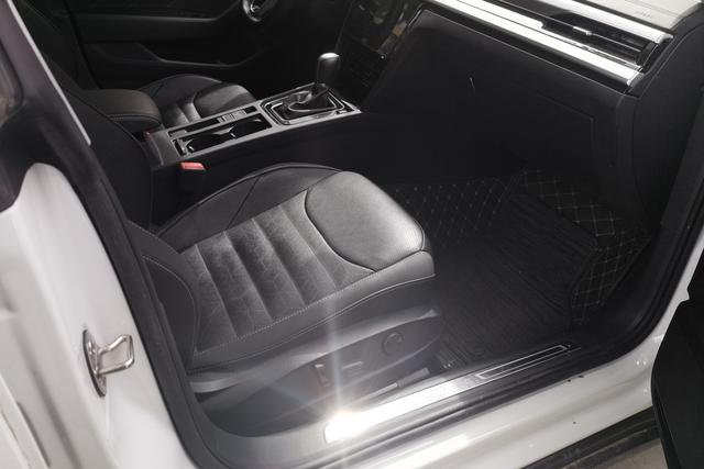 Volkswagen CC 2023 380 TSI — фото 11