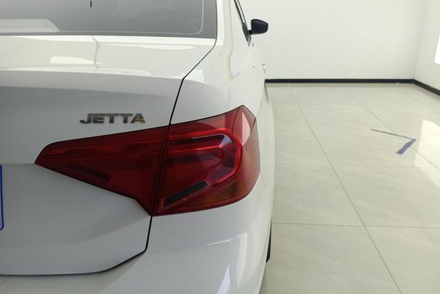 Volkswagen Jetta 2017 1.4 L MT — фото 5