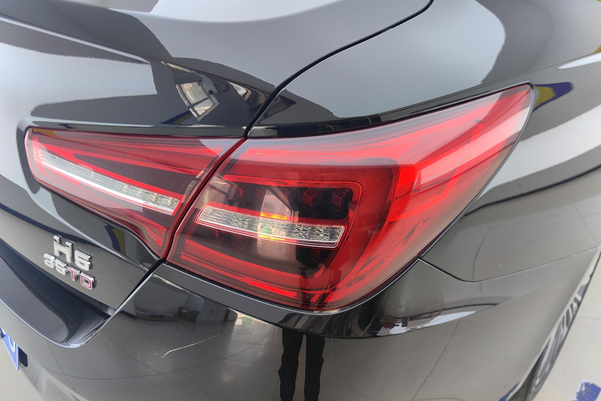 Hongqi H5 2022 1.8T AT