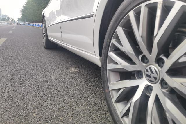 Volkswagen CC 2016 1.8 TSI Luxury — фото 9