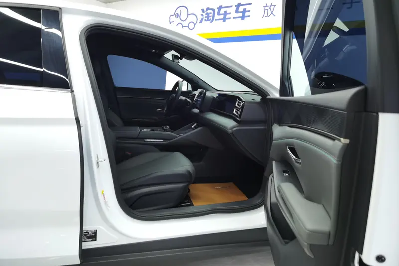 BYD Qin L — фото 10