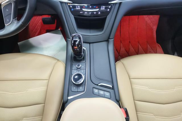 Cadillac XT5 2022 2.0 T 4 WDLuxury — фото 14