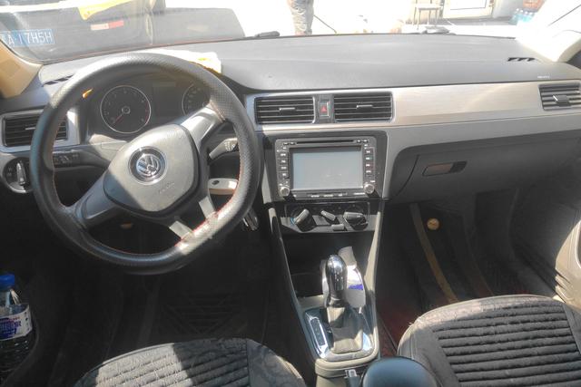 Volkswagen Santana 2015 1.6 L ATComfort — фото 13