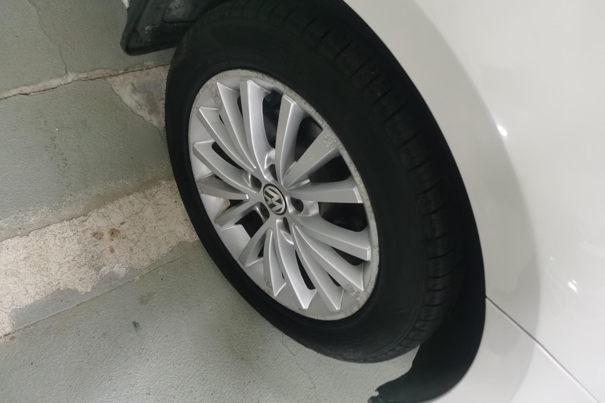Volkswagen Lavida 2013 1.6L AT Luxury