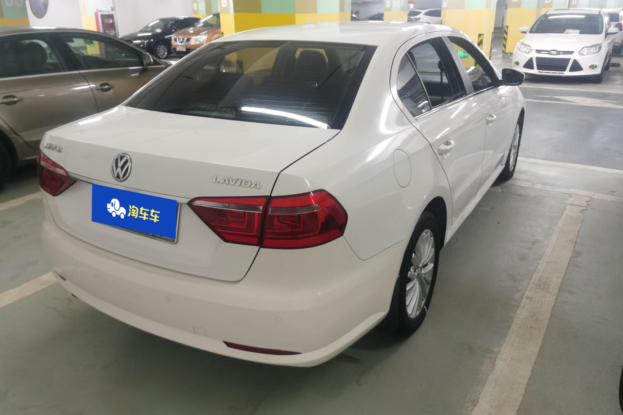 Volkswagen Lavida 2013 1.6L AT Luxury