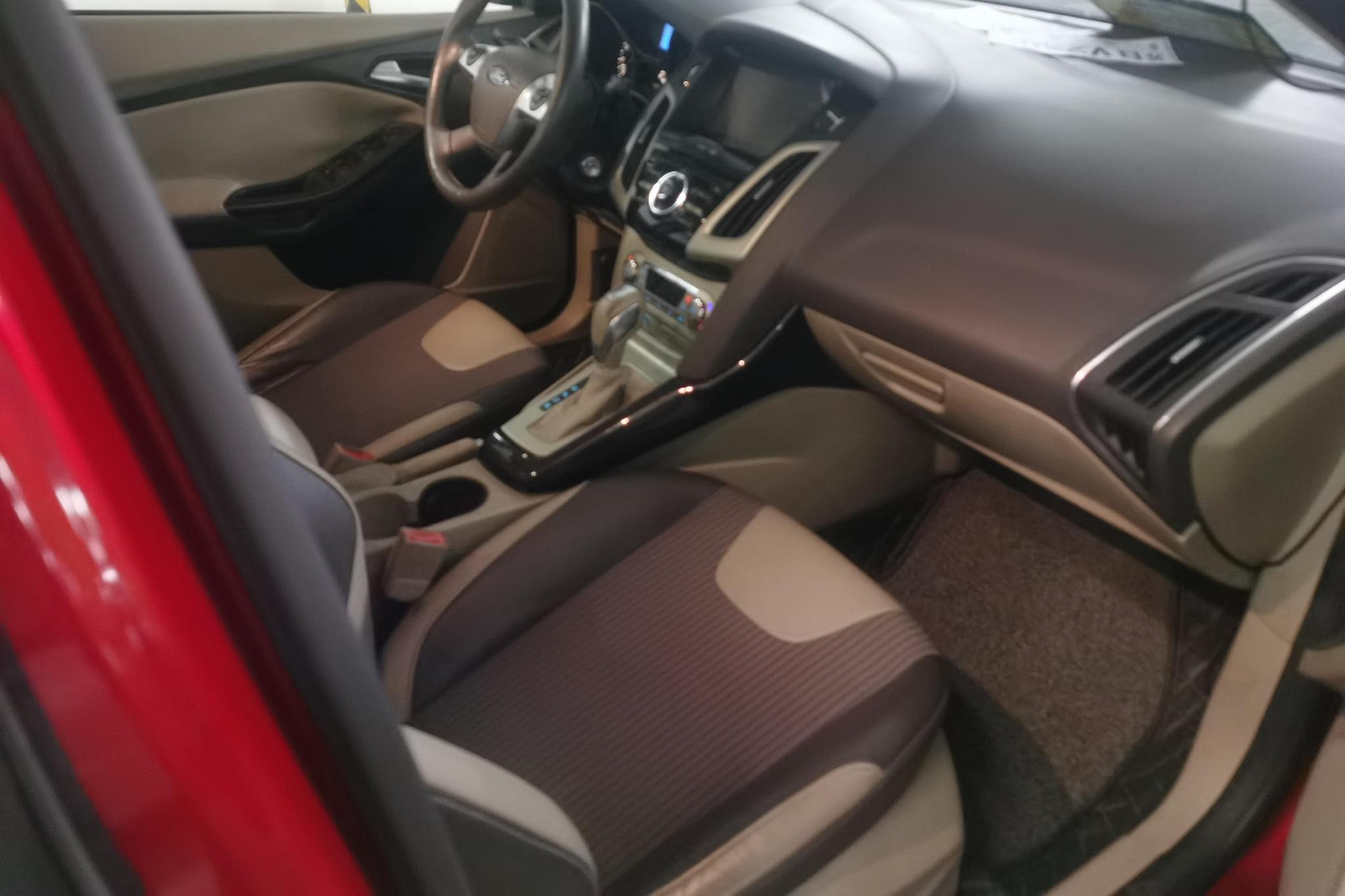 Ford Focus 2012 1.6L AT
