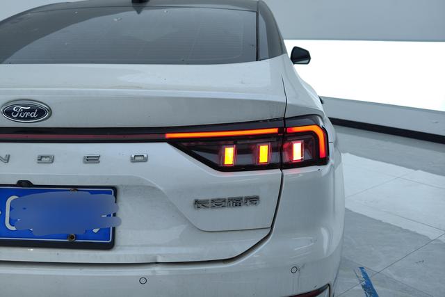 Ford Mondeo 2022 Eco Boost 245 Luxury — фото 5