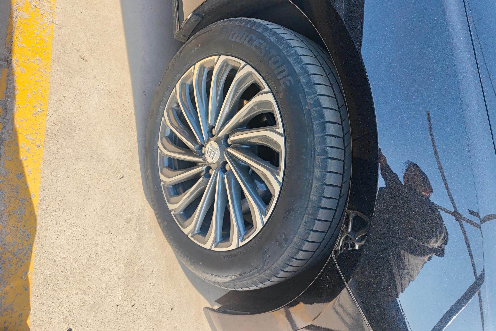 Buick LaCrosse 2023 28T AT
