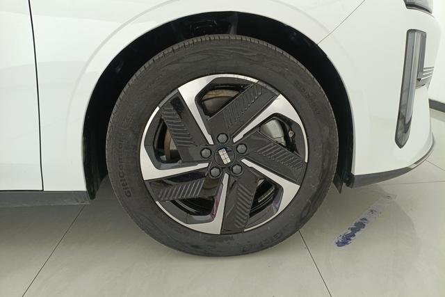 Geely Galaxy L6 2024 1.5 T DHT 125km PLUS — фото 7