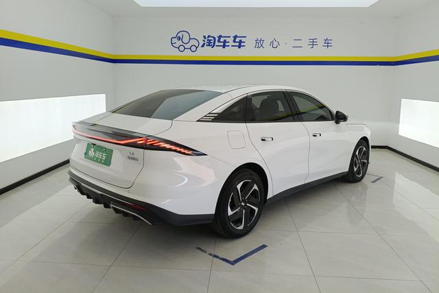 Geely Galaxy L6 2024 1.5 T DHT 125km PLUS — фото 3