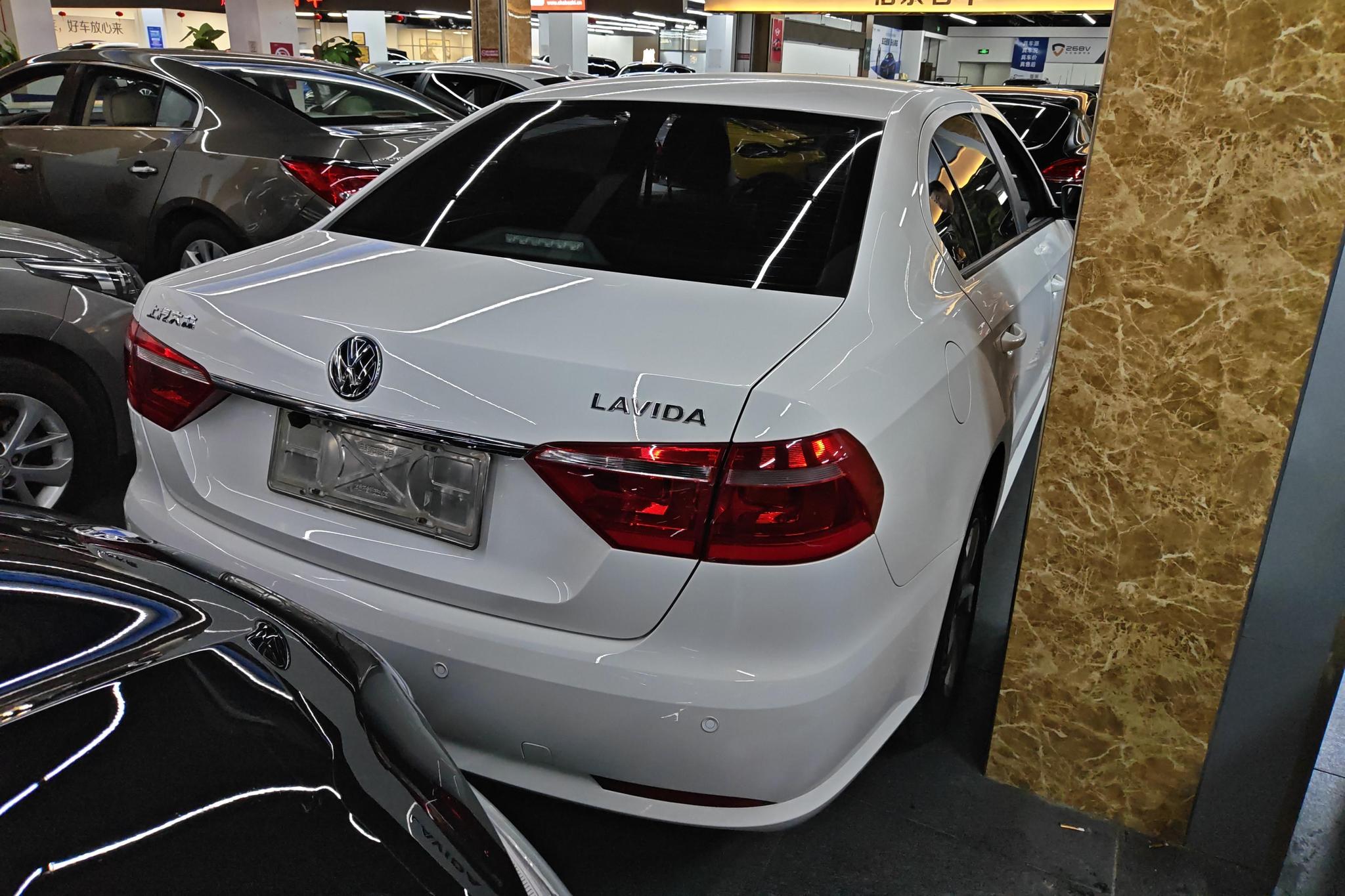 Volkswagen Lavida 2013 1.6L AT