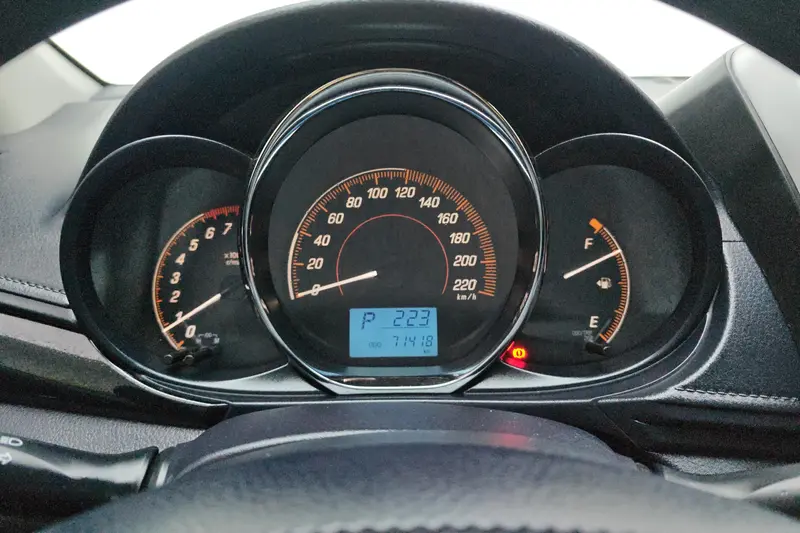 Toyota Yaris L — фото 10