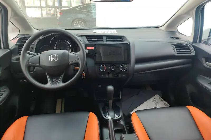 Honda Fit — фото 8