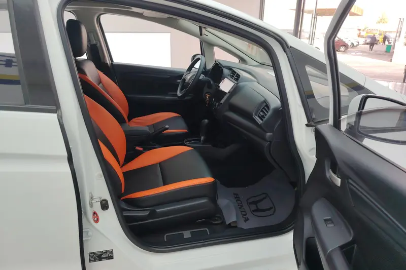 Honda Fit — фото 11