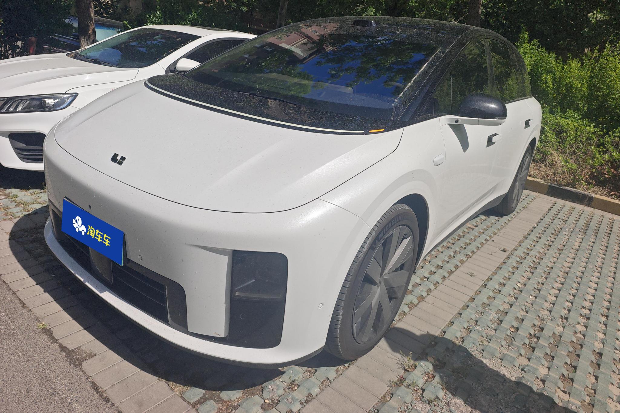 Li Auto i8