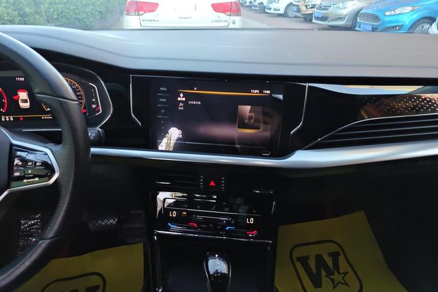 Volkswagen Passat 2023 330 TSI — фото 14