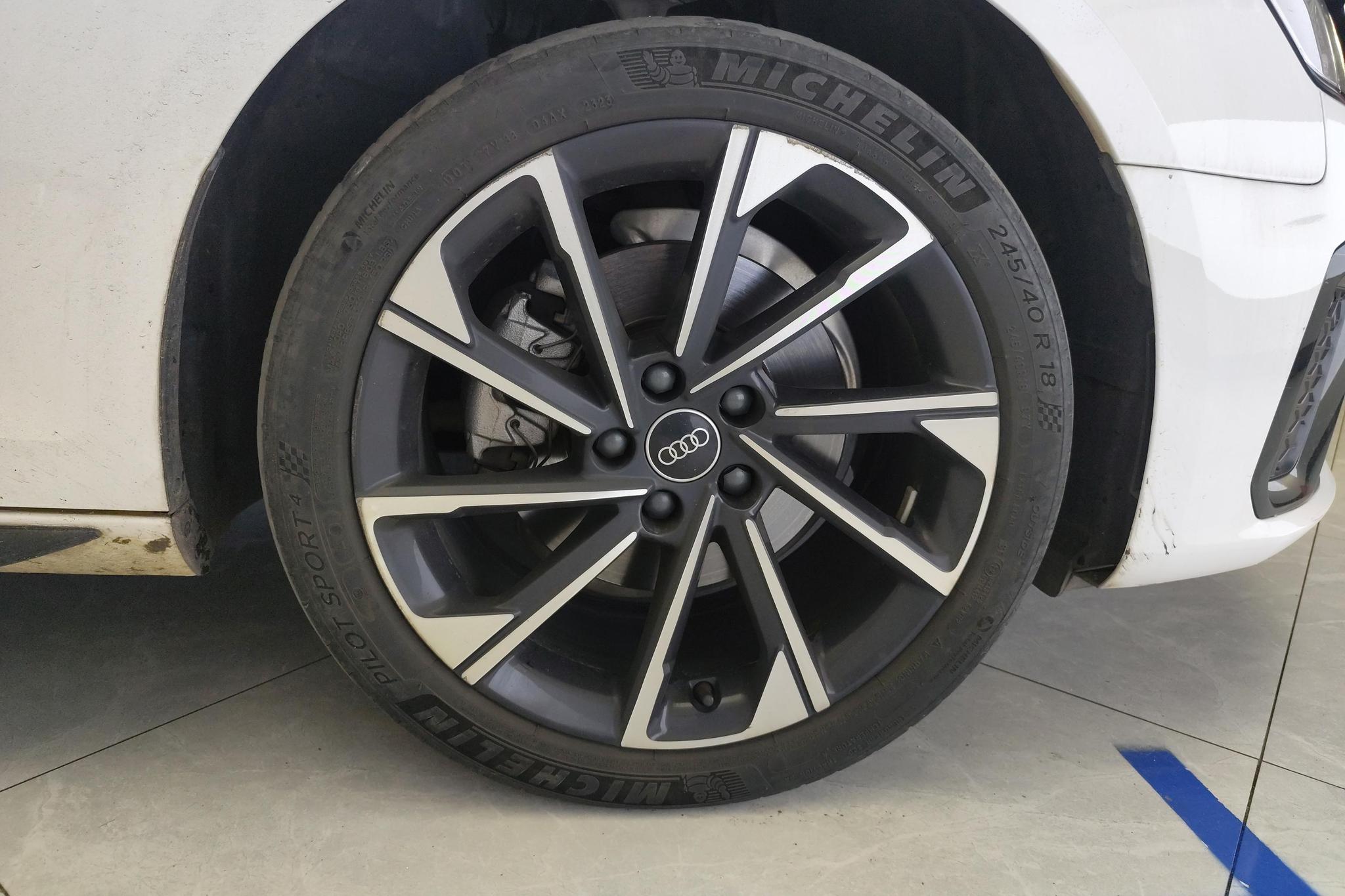 Audi A4L 2023 40 TFSI Luxury