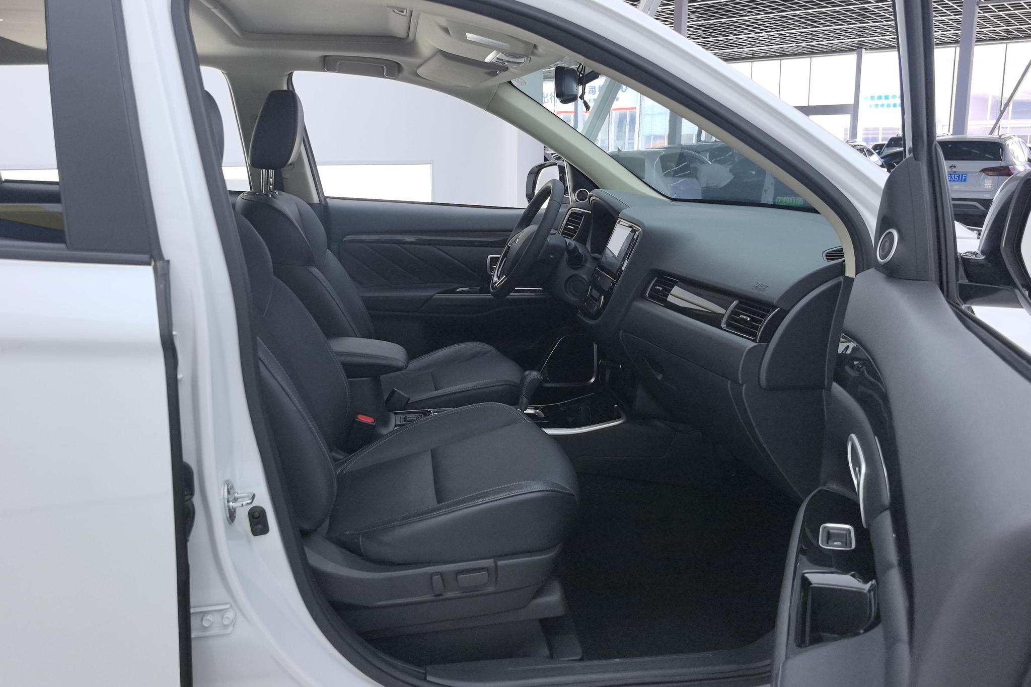 Mitsubishi Outlander 2019 2.0L Enjoy 5 мест V