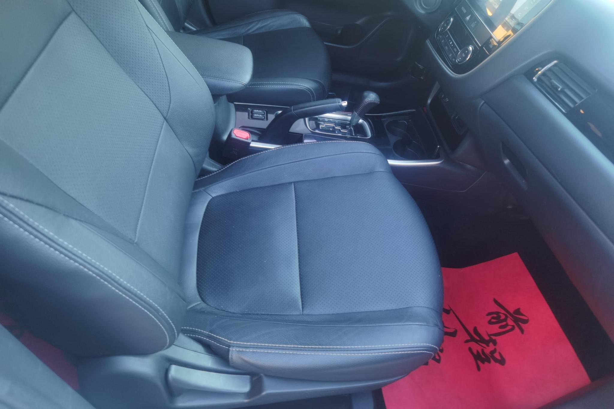 Mitsubishi Outlander 2018 2.0L 5 мест