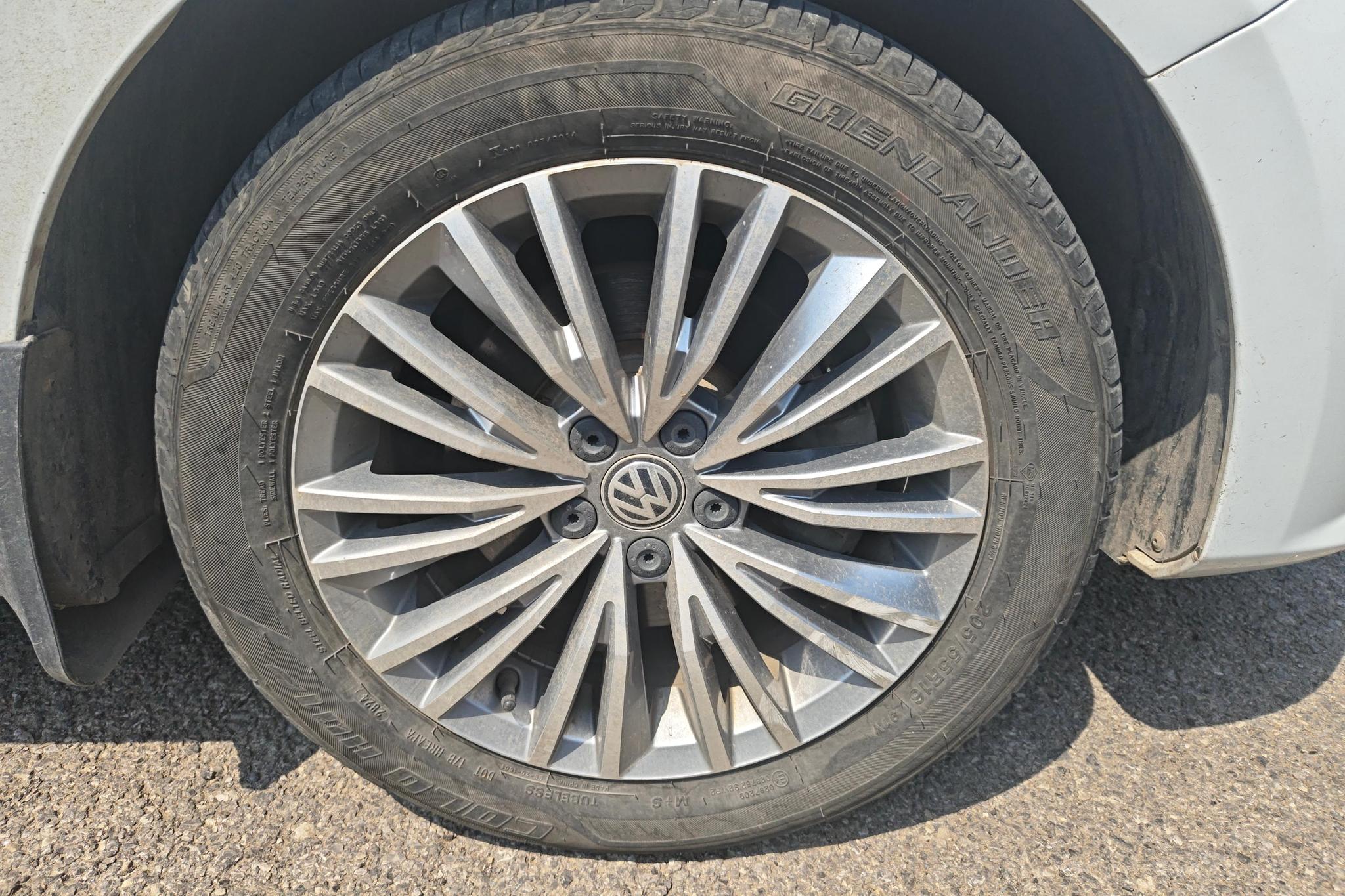 Volkswagen Bora 2016 1.6L AT Luxury