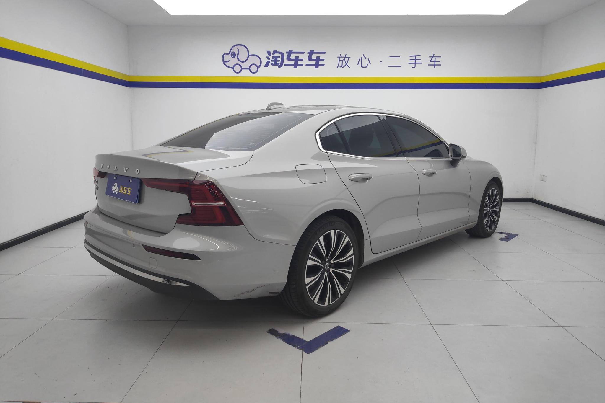 Volvo S60 2025 B4 Luxury