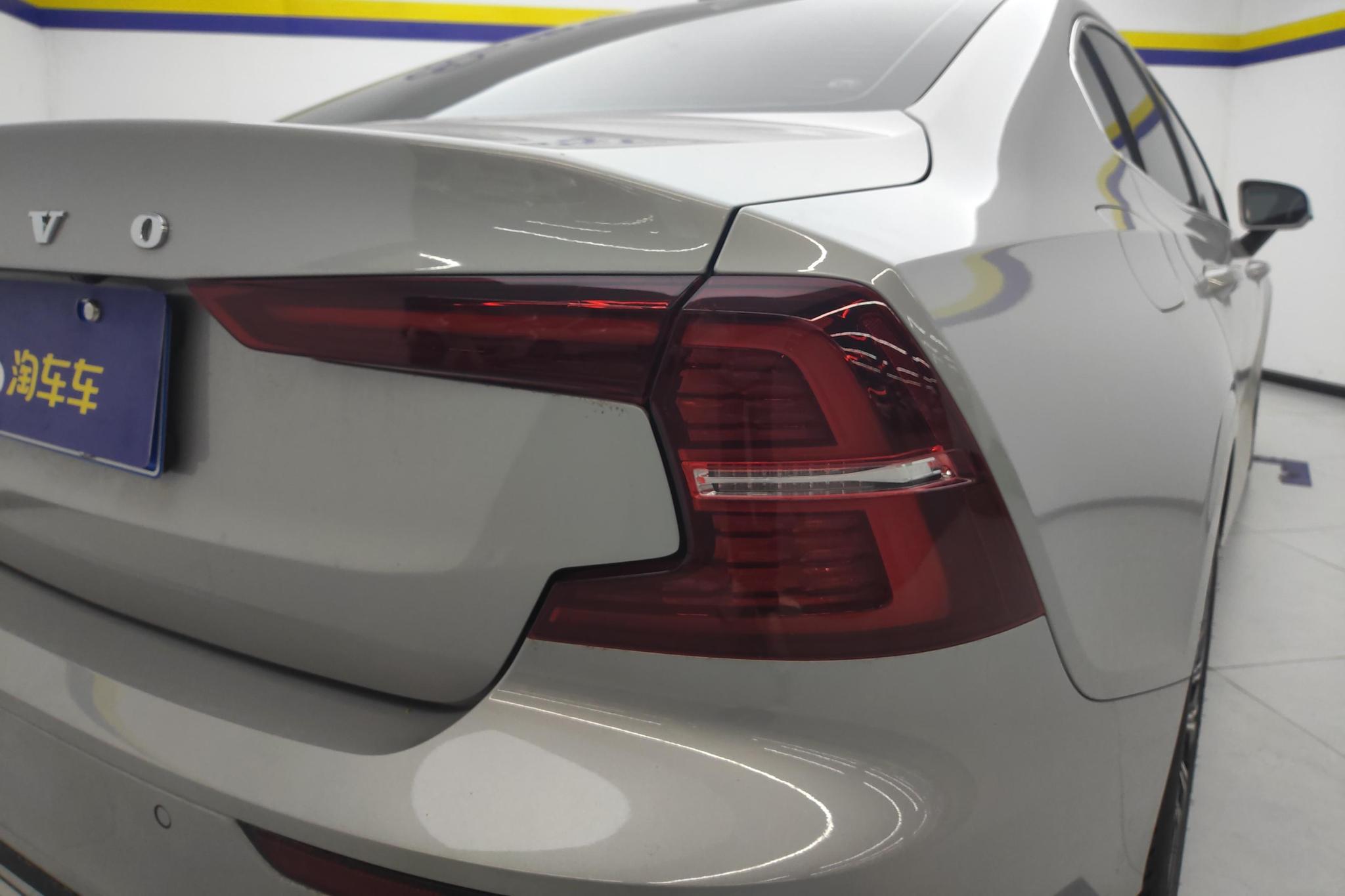 Volvo S60 2025 B4 Luxury