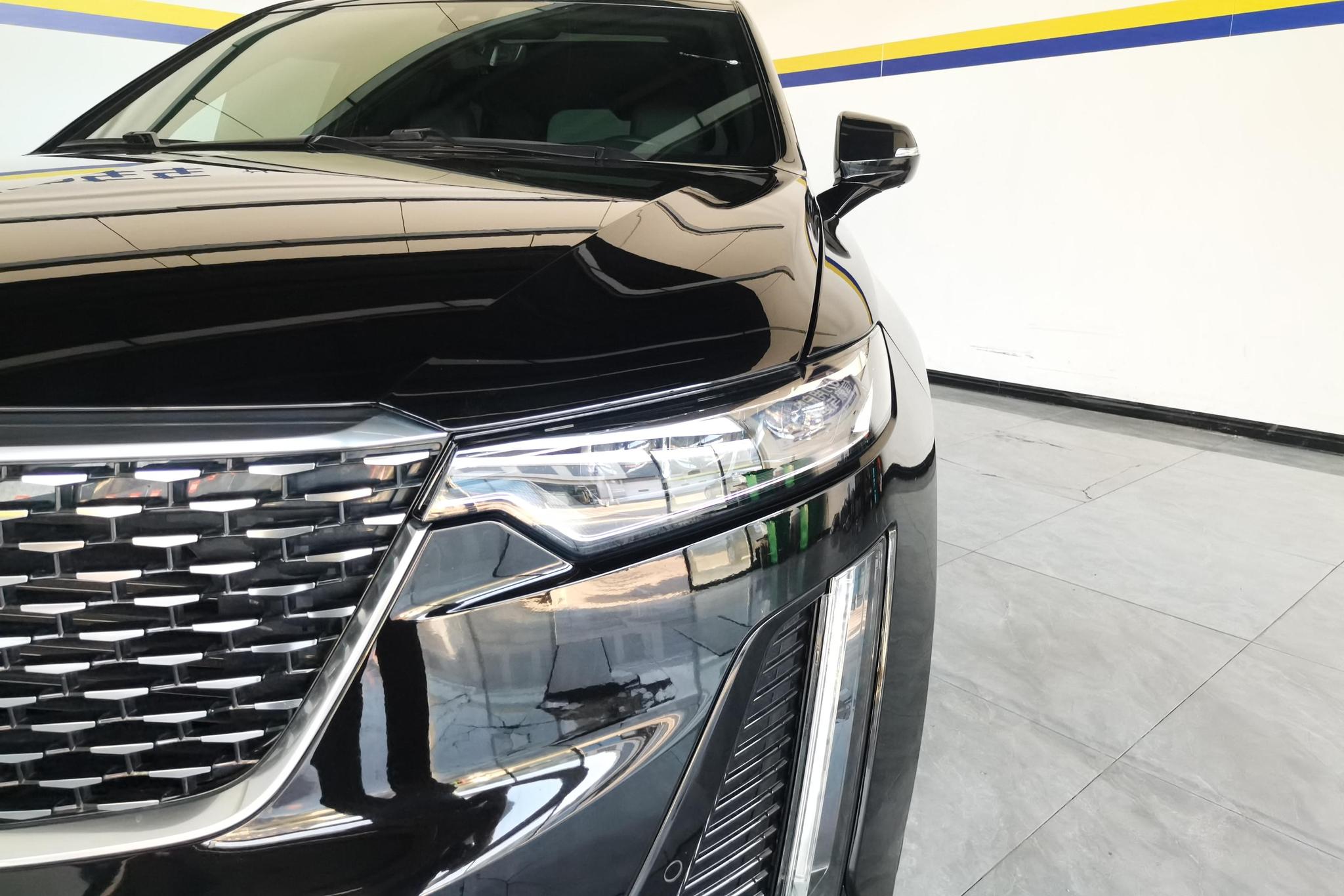 Cadillac XT6 2022 2.0T мест Luxury Standard