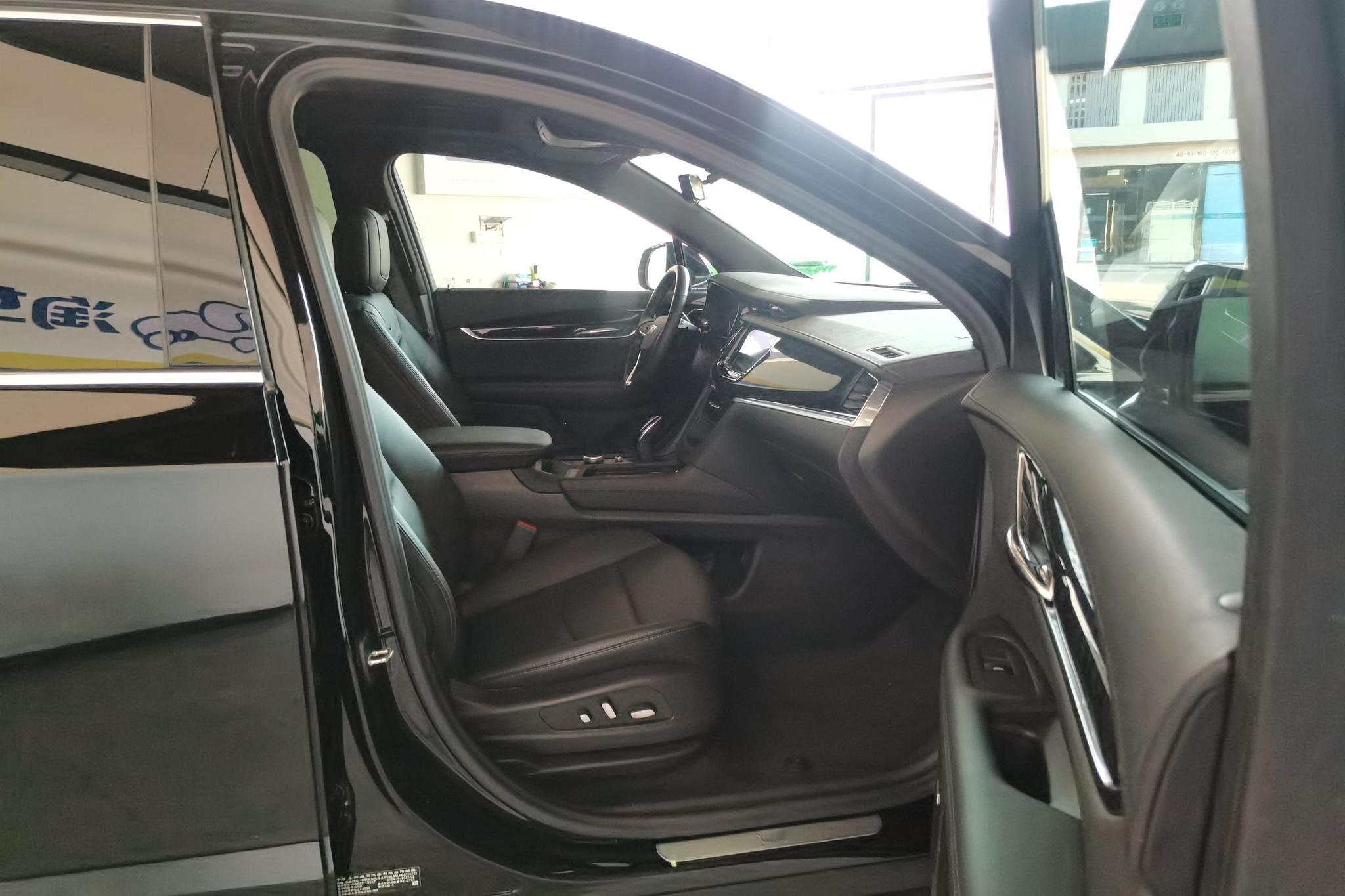 Cadillac XT6 2022 2.0T мест Luxury Standard