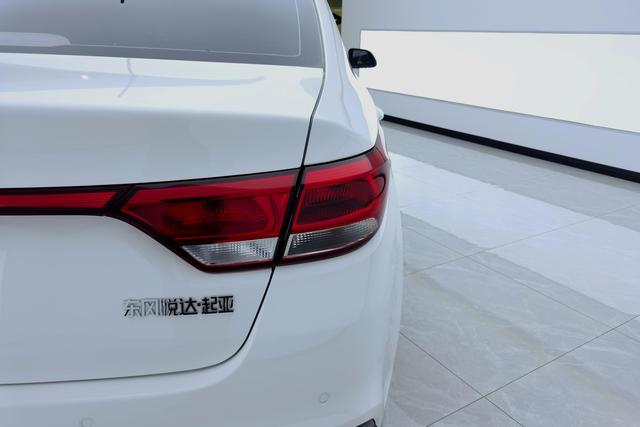 Kia K2 2017 1.4 L AT 15 GLS — фото 5