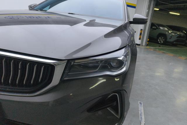 Geely Emgrand 2023 4 1.5 L CVTLuxury — фото 5