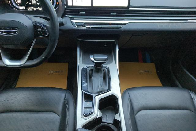 Geely Emgrand 2023 4 1.5 L CVTLuxury — фото 12