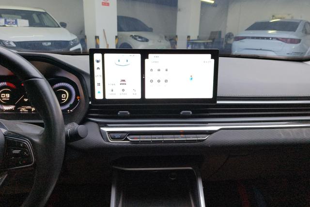 Geely Emgrand 2023 4 1.5 L CVTLuxury — фото 10