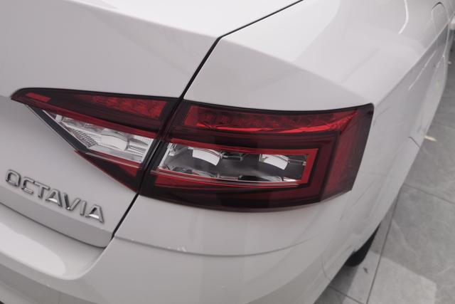 Skoda Octavia 2022 1.5 L AT — фото 12