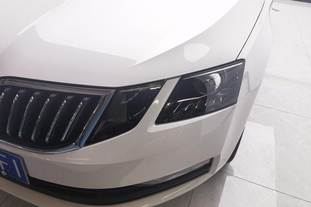 Skoda Octavia 2022 1.5 L AT — фото 5
