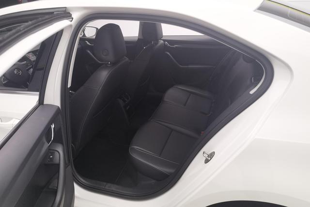 Skoda Octavia 2022 1.5 L AT — фото 16