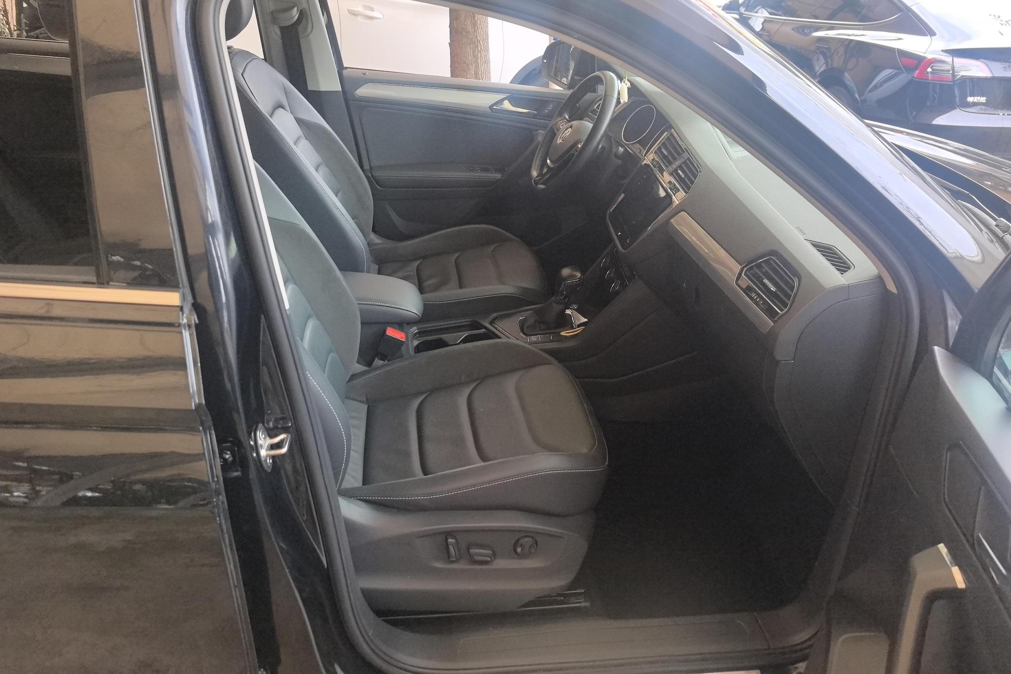 Volkswagen Tiguan L L 2019 330TSI AT Comfort VI